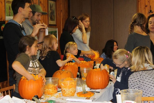 Halloween Kinderkürbisschnitzen 2019